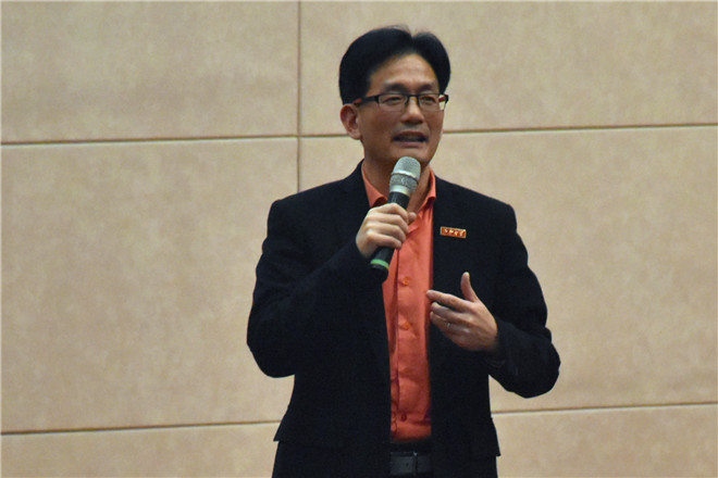 商学院院长滕乐法分享求学时的青春故事