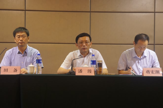 省委教育工委副书记潘漫、江南大学副校长田备、教育部思政司综合维稳处处长蒋宏潮出席开班仪式