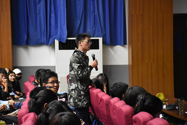 参会学子积极提问，互动交流